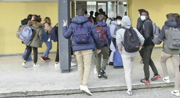 Variante 'Omicron’ Rientro a scuola:10 gennaio 2022 Il parere degli studenti