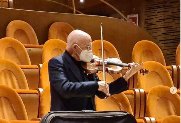 Cremona MdV Il Maestro Accardo ricorda amorevolmente Andrea Mosconi e suona per lui