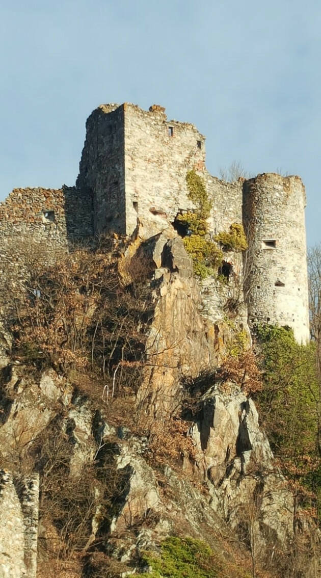  Alle origini della nostra civiltà : il Castello di Priola (Cn)