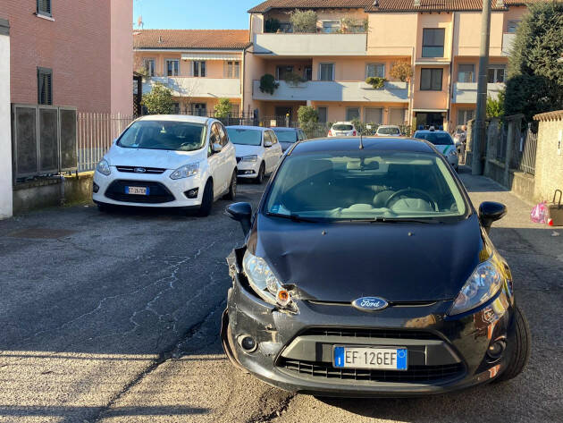 PERDE IL CONTROLLO DELL'AUTO: GRAVISSIMO 71ENNE