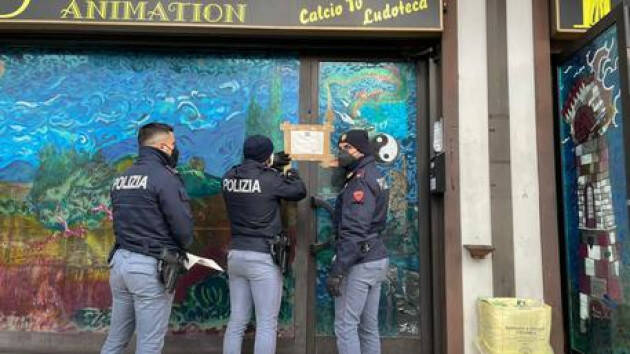 Maxi rissa tra giovani fuori da bar a Monza, sospesa licenza