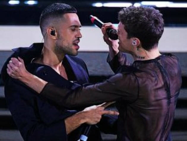 La canzone di Blanco e Mahmood un tempo l’avrebbero cantata un uomo e una donna. Ma questa volta no.