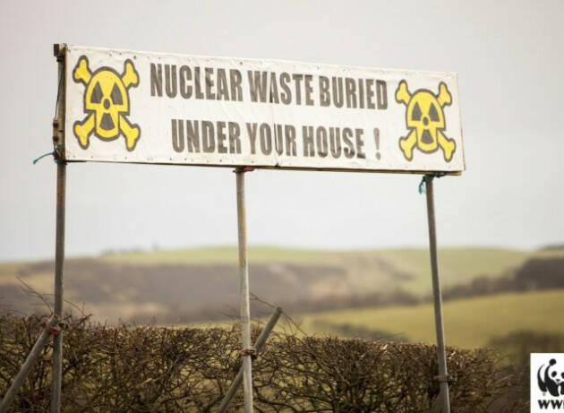 Via libera della Commissione Ue a nucleare e gas in Tassonomia. Ambientalisti: è il Fake Green Taxonomy Act