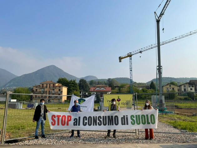 raccolta firme per chiedere lo “Stop al consumo di suolo a Erba
