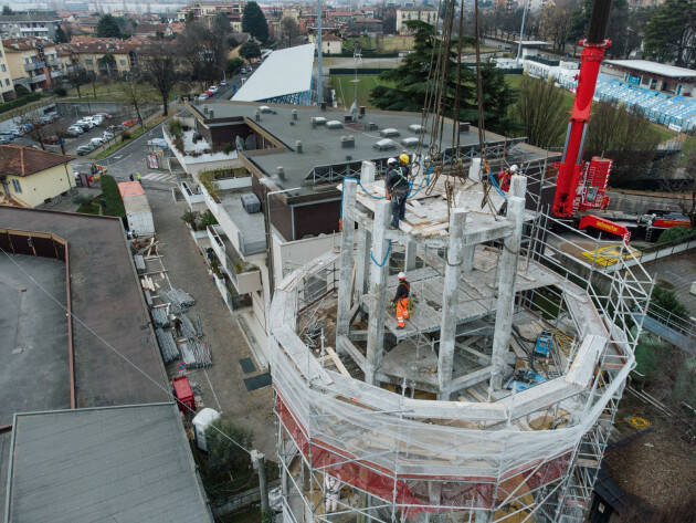  In corso i lavori per abbattere la storica Torre dell’acquedotto di Gorgonzola