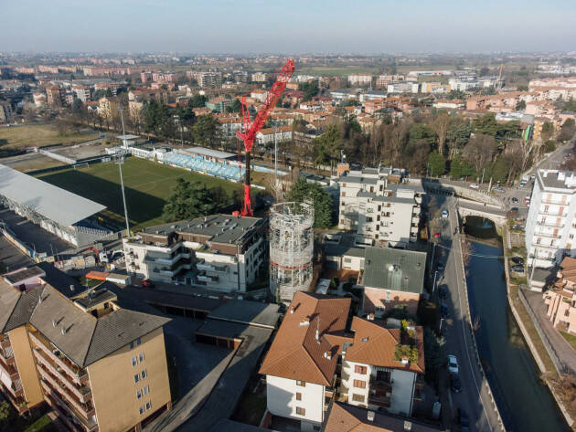  In corso i lavori per abbattere la storica Torre dell’acquedotto di Gorgonzola