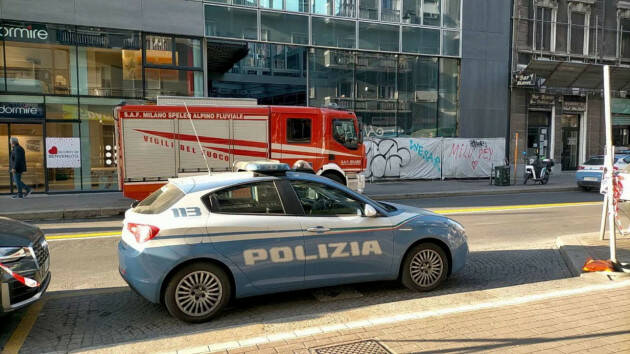 MILANO : PRECIPITANO NEL VANO ASCENSORE : MUORE OPERAIO UN'ALTRO GRAVISSIMO