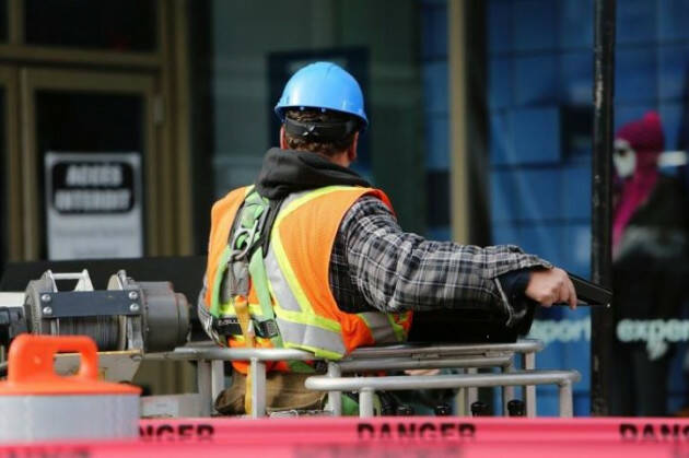 La Commissione Ue facilita il miglioramento delle competenze e la riqualificazione dei lavoratori del settore edile