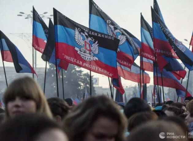 La Duma chiede a Putin di riconoscere le repubbliche ribelli del Donbass