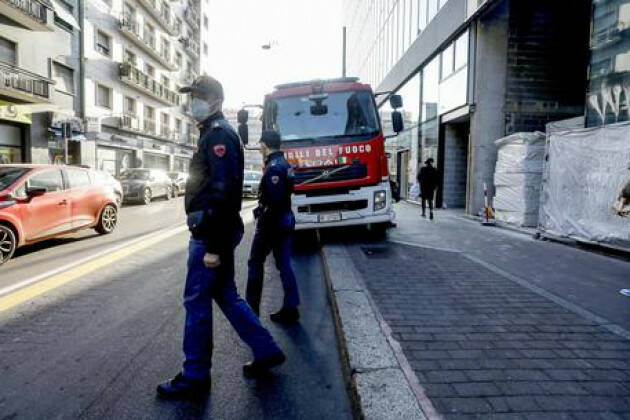 Accumulatrice seriale muore in incendio in casa a Milano
