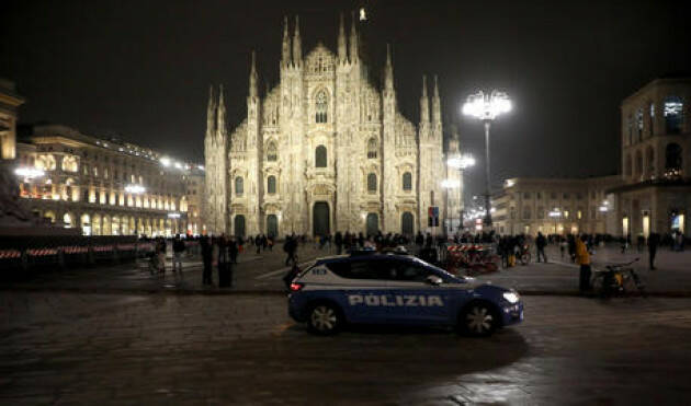 Minorenni rapinati a Milano, 4 arresti