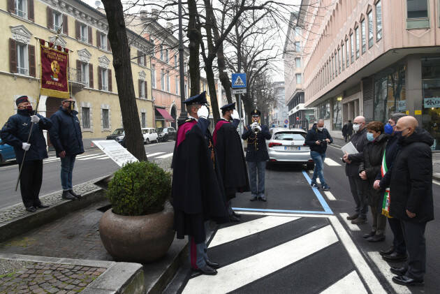 BRESCIA: Commemorazione al monumento in via Gramsci