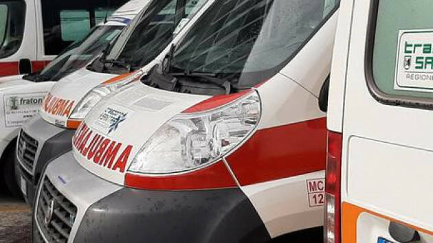 Impalcatura cade per il vento, uomo grave nel Cremonese