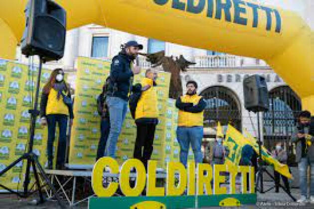 Agricoltori bergamaschi in piazza contro le speculazioni