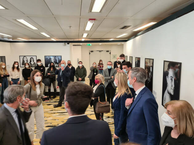 Lombardia, inaugurata mostra fotografica #IOnonESISTO