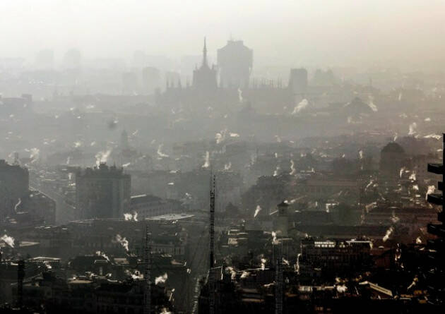 Smog: 20 giorni senza aria pulita in Lombardia e far finta di non accorgersene