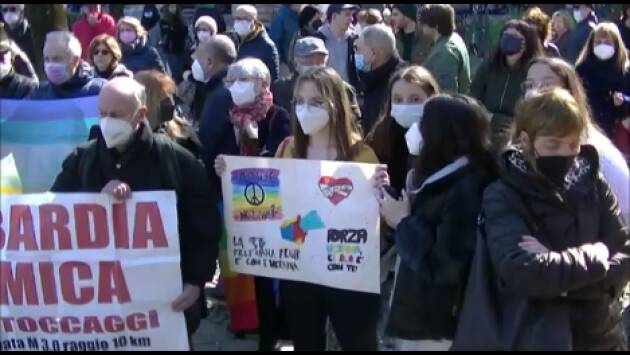 Cremona un migliaio di cittadini in piazza per la Pace in Ucraina (Video)