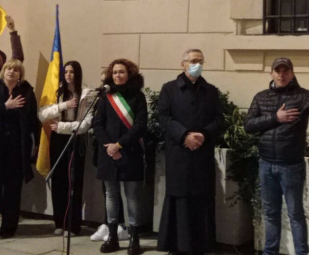 A Crema una imponente Marcia per la Pace in Ucraina con il vescovo e la sindaca
