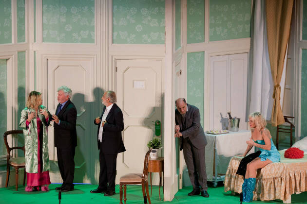 DOMENICA TEATRO PONCHIELLI : SE DEVI DIRE UNA BUGIA DEILLA GROSSA
