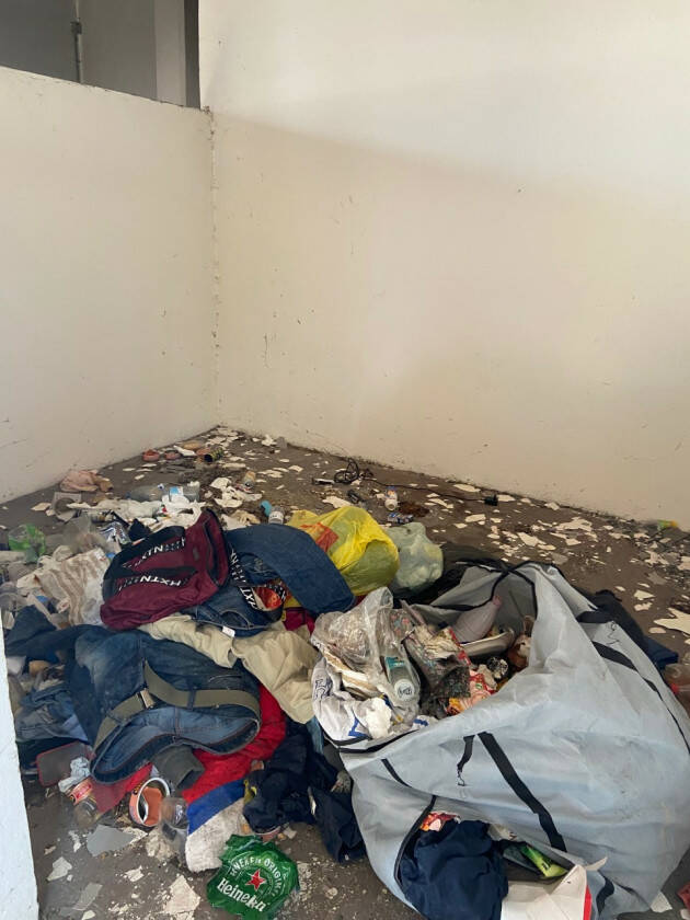 BAGGIO, BESTETTI (FI): SGOMBERARE MAGAZZINI MILITARI OCCUPATI