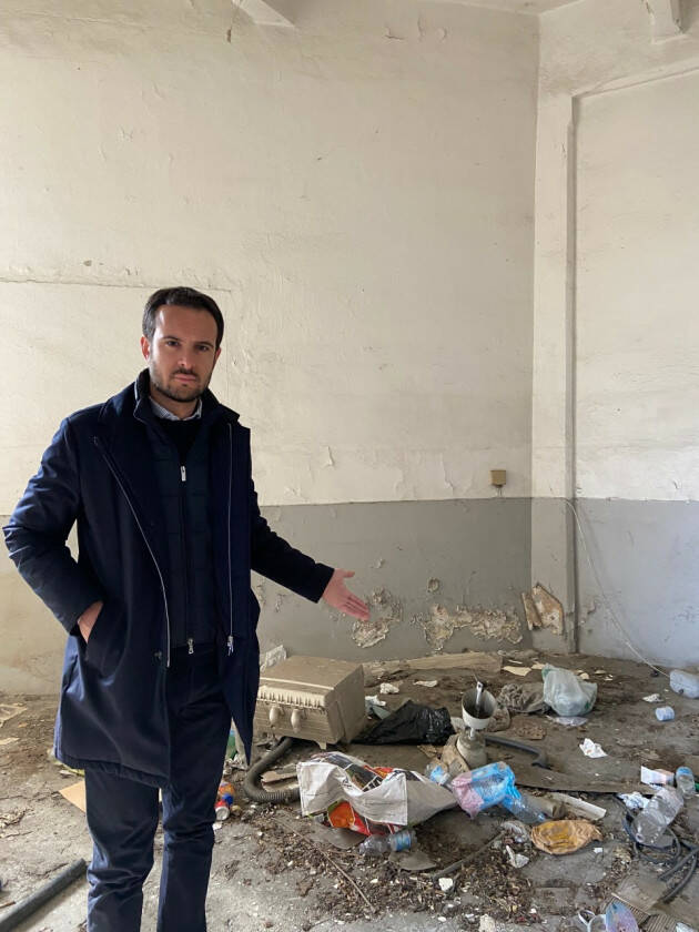 BAGGIO, BESTETTI (FI): SGOMBERARE MAGAZZINI MILITARI OCCUPATI