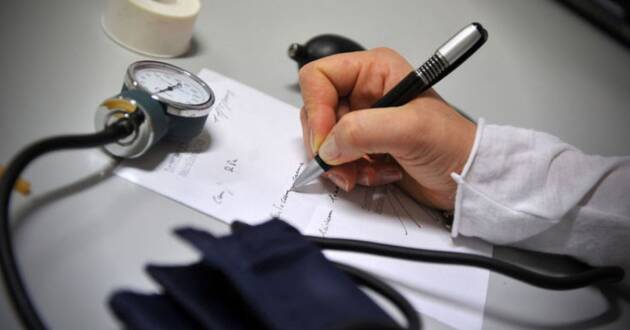  Sanità , Degli Angeli denuncia: 'centro Destra lombardo respinge richieste  medici'