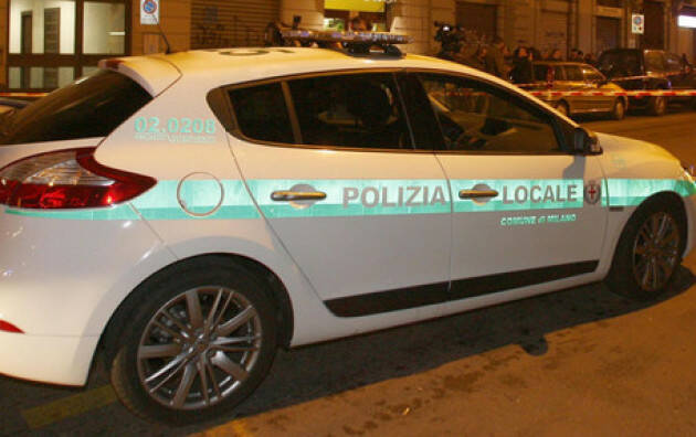 Due ragazzi accoltellati e pestati davanti al PoliMi di notte