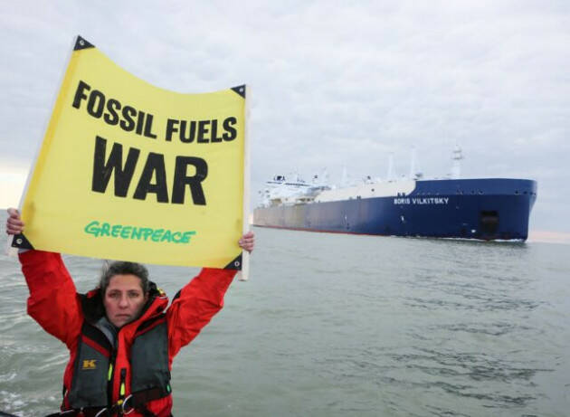 Altro che sanzioni… In Francia arriva una nave carica di GNL russo. Shell acquista petrolio russo a prezzo scontato