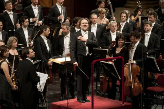 Filarmonica dedica concerto alla pace e raccoglie fondi
