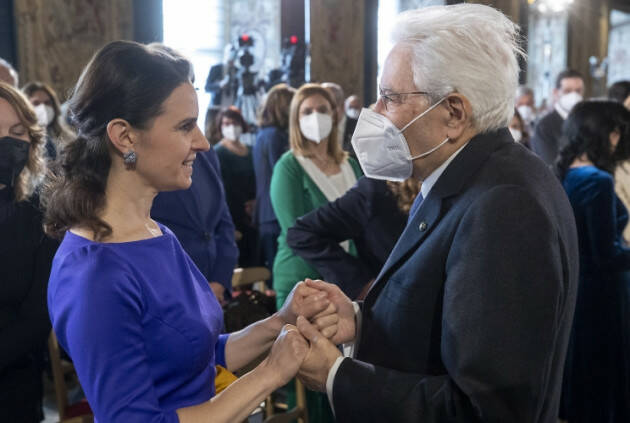 Mattarella: l’indifferenza di fronte alla sopraffazione è uno dei mali peggiori