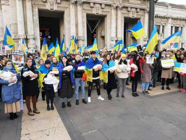 A Milano centinaia in piazza contro la guerra