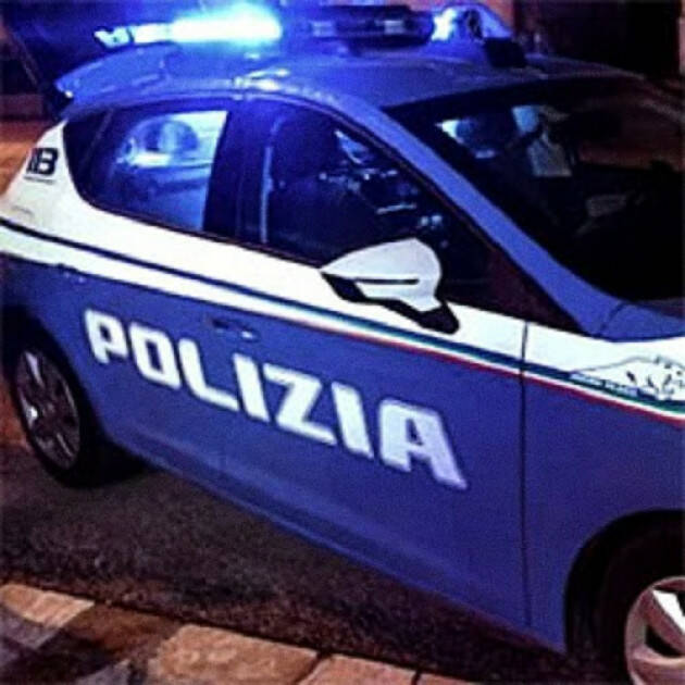CREMA - RIVALE IN AMORE GLI SFERRA UNA COLTELLATA