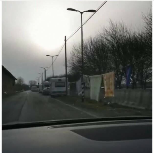 Milano: Via Cusago INSEDIAMENTI NOMADI ABUSIVI
