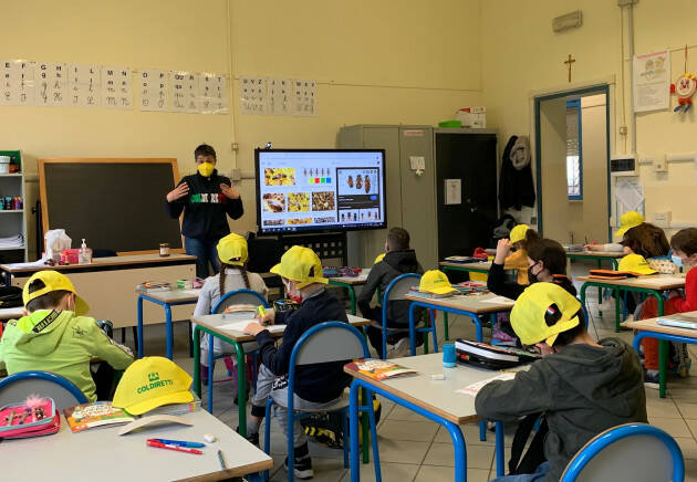 ''Evviva le api'', incontro tra gli alunni e l’apicoltrice