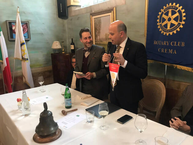 Il Prof. Pietro Pontremoli parla ai soci del Rotary Club Crema