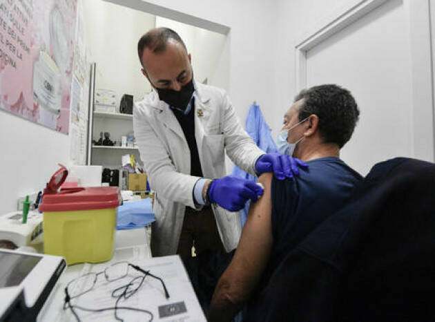 4.500 prenotazioni in farmacie lombarde dal 15/3