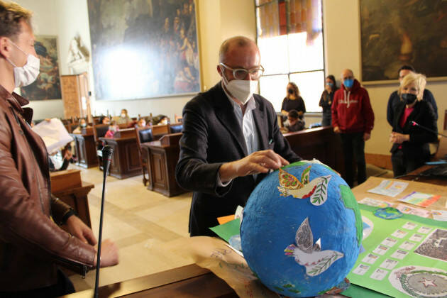 Donati al Consiglio Comunale manifesti per la pace