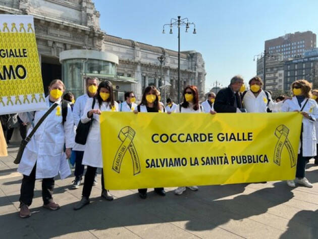 Centinaia di medici di base in piazza a Milano per protesta