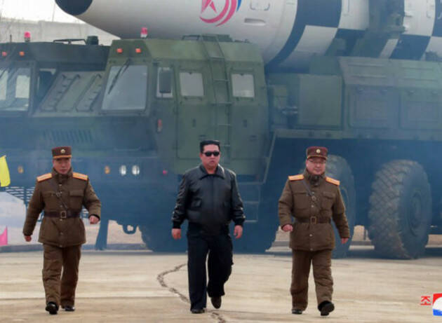 La Corea del nord ha lanciato il missile balistico “mostro” Hwasong-17 (VIDEO)