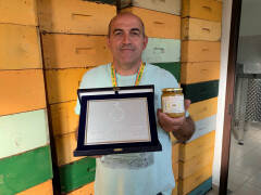 Miele biologico, il campione è il cremasco Sergio Zipoli