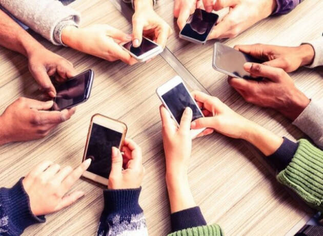 Nessun aumento del rischio di tumori cerebrali per chi utilizza i telefoni cellulari