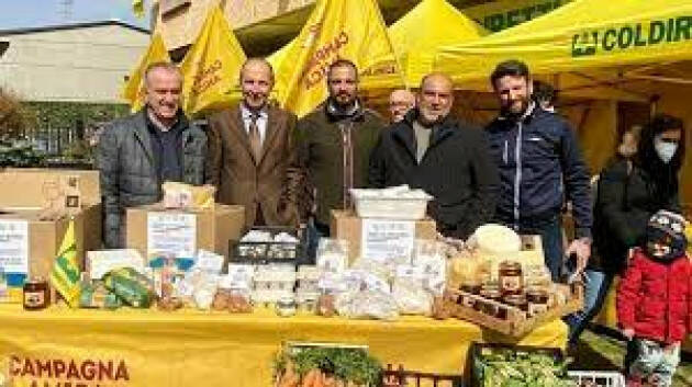 Davanti alla sede di Coldiretti Bergamo torna il mercato contadino