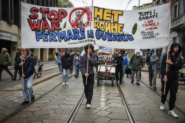 Oltre 500 persone a Milano al corteo per la pace