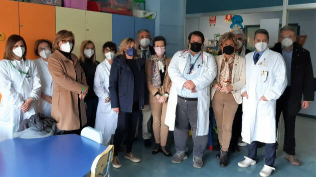 Lions Club Cremona Duomo dona un emoglobinometro al reparto di pediatria di Cremona