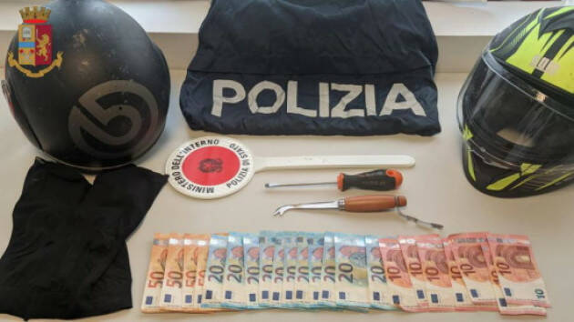 Monza: rapina una farmacia