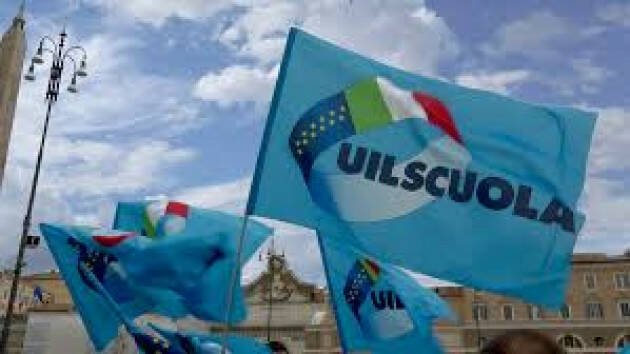 UIL Scuola  DA PROFESSIONISTI A FUNZIONARI ? NON CI STAMO