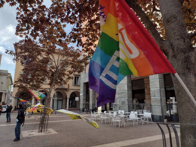 Tavola della Pace a Cremona ha organizza sabato 16 u.s. in piazza Stradivari un presidio