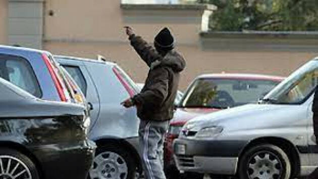 Piacenza: Parcheggiatore abusivo espulso 