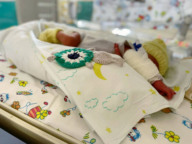 ''MANI DI MAMMA'' VESTE I BIMBI DELLA PATOLOGIA NEONATALE DI CREMONA