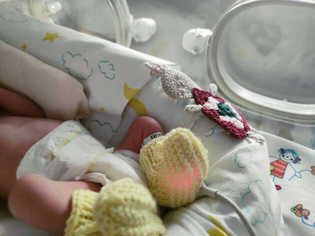 ''MANI DI MAMMA'' VESTE I BIMBI DELLA PATOLOGIA NEONATALE DI CREMONA